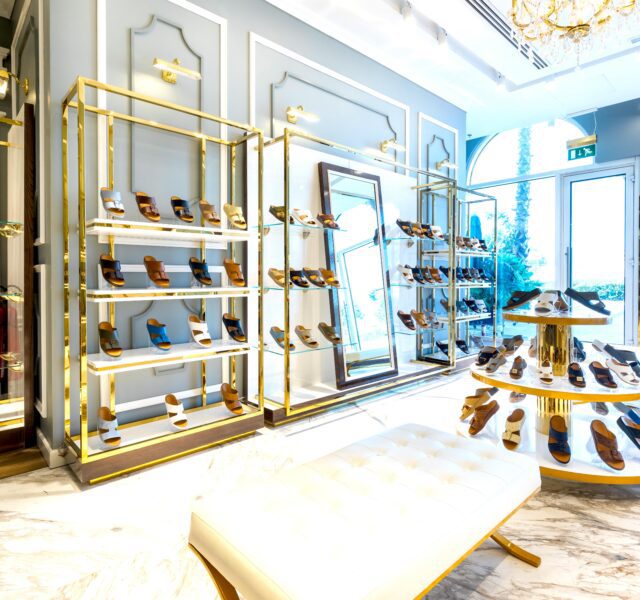 retail shops fit out uae