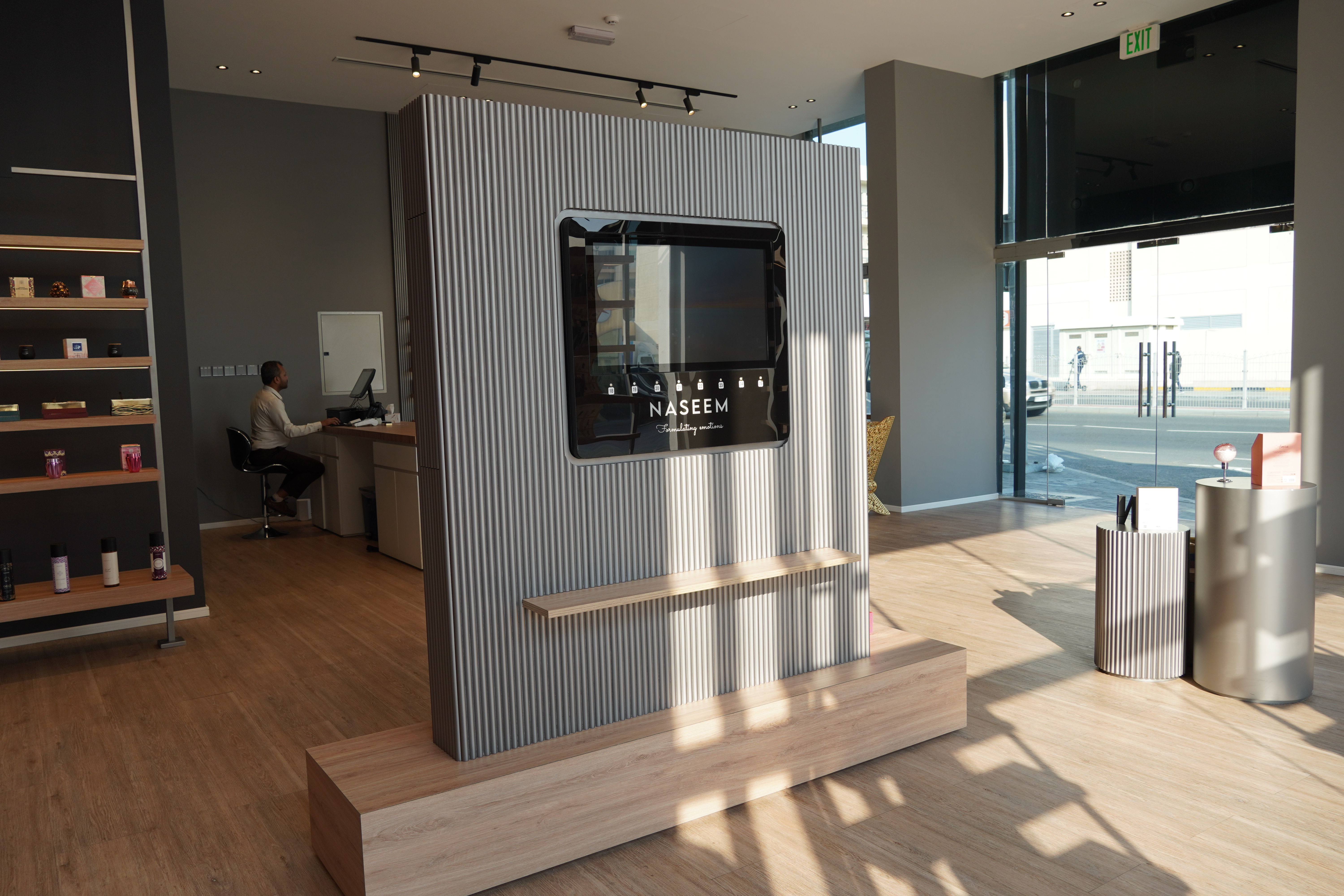 Incorporating Technology in Retail Design