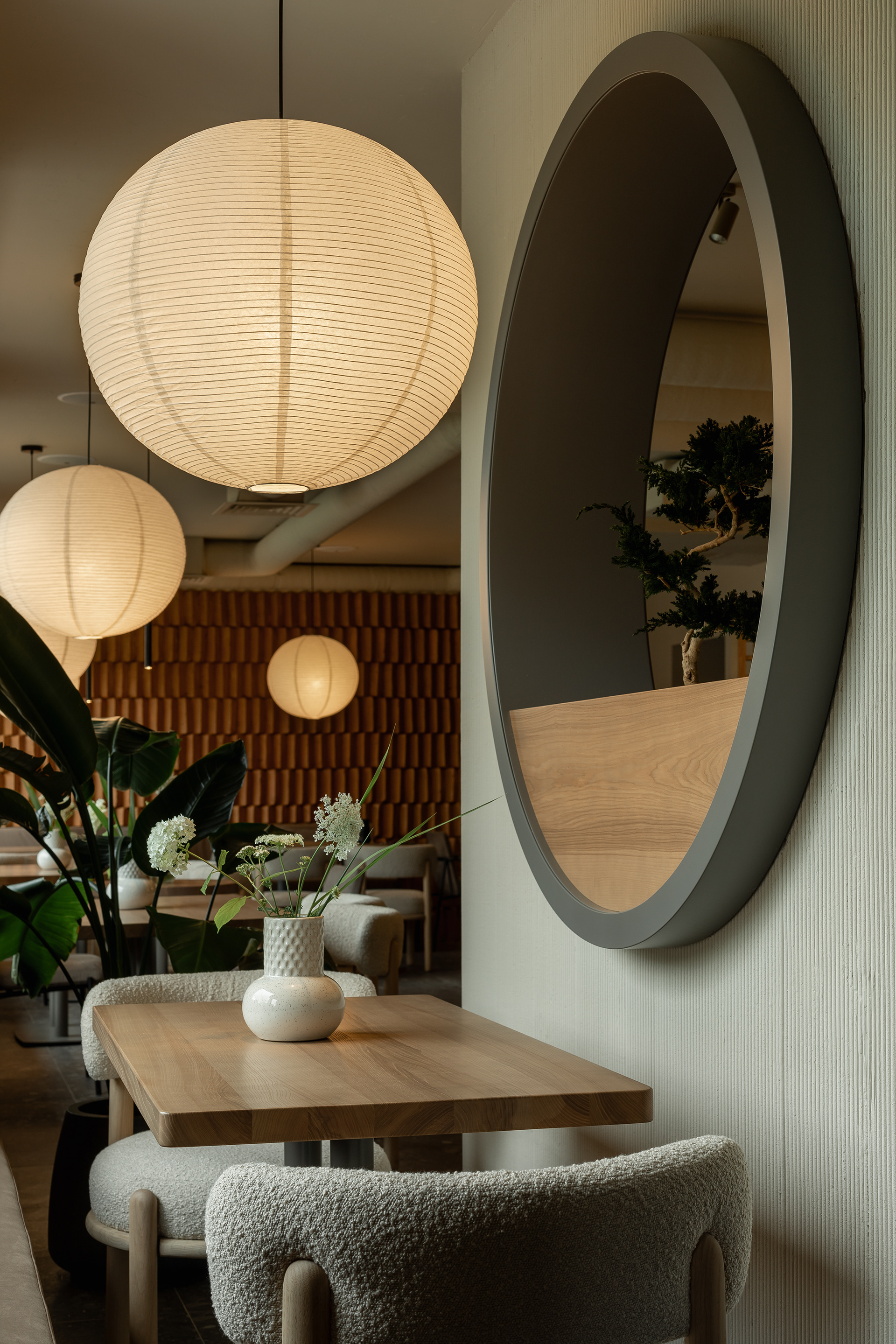 Luxury vs. Casual Restaurant Interiors