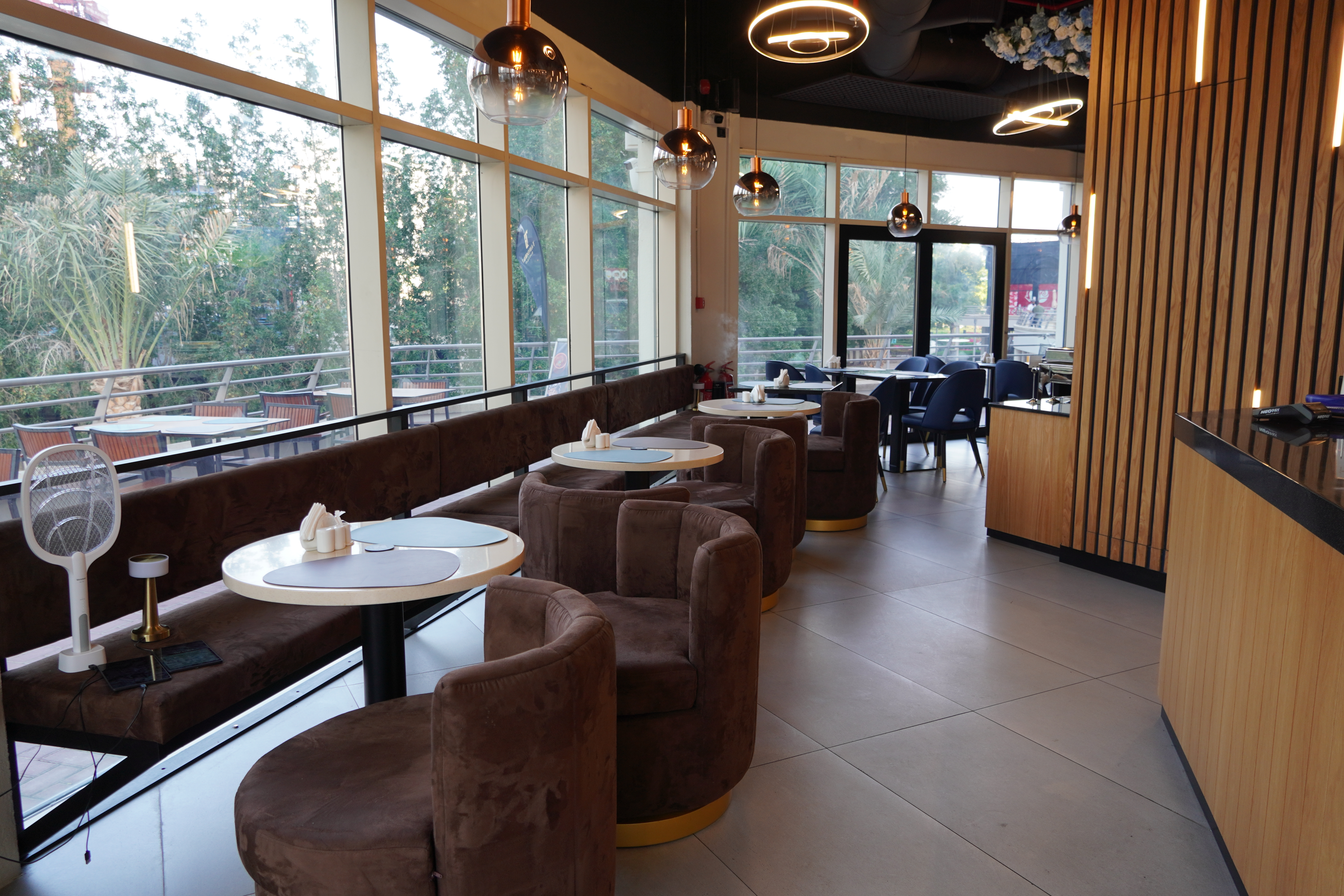 Luxury vs. Casual Restaurant Interiors