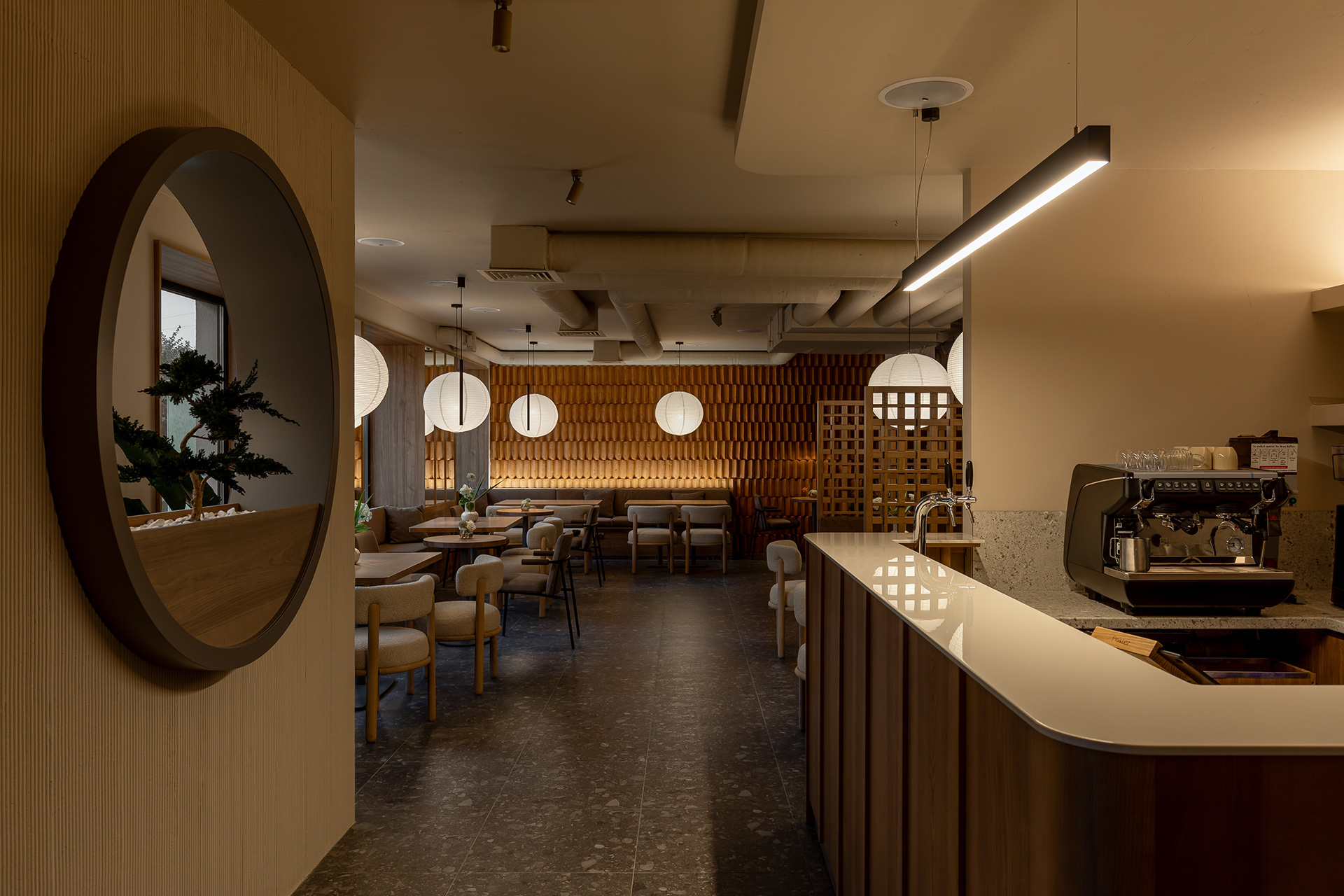Luxury vs. Casual Restaurant Interiors
