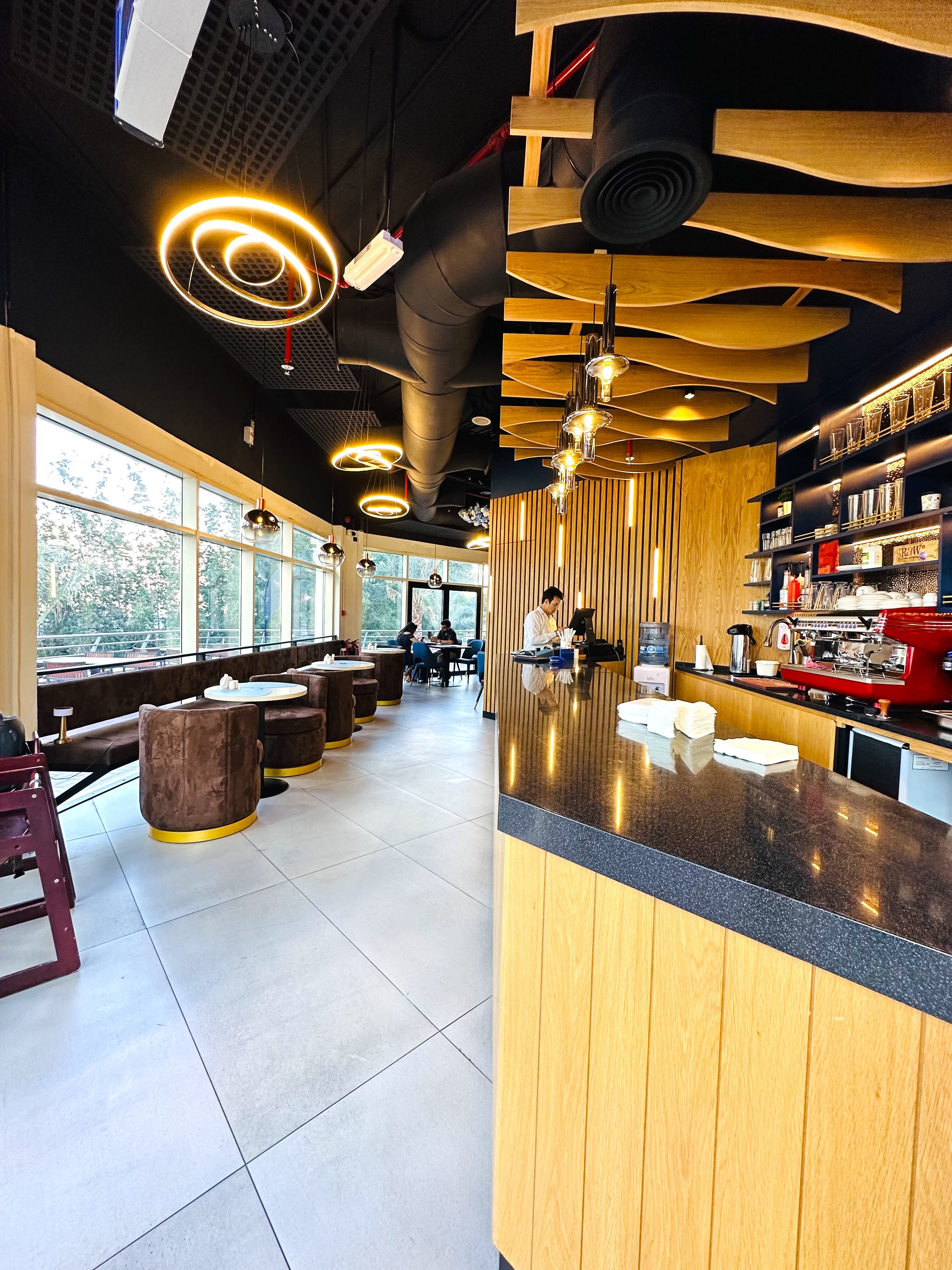Luxury vs. Casual Restaurant Interiors